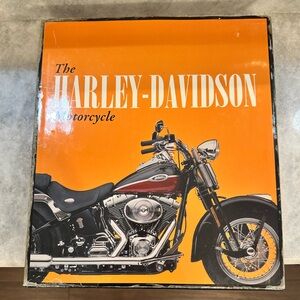 The Harley Davidson Motorcycle Book 100 YEARS 2005 Hardback USED Lowe & B.Hould